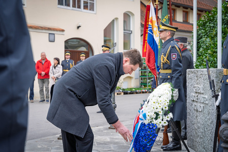 Polaganje cvetja na občinski praznik (21)